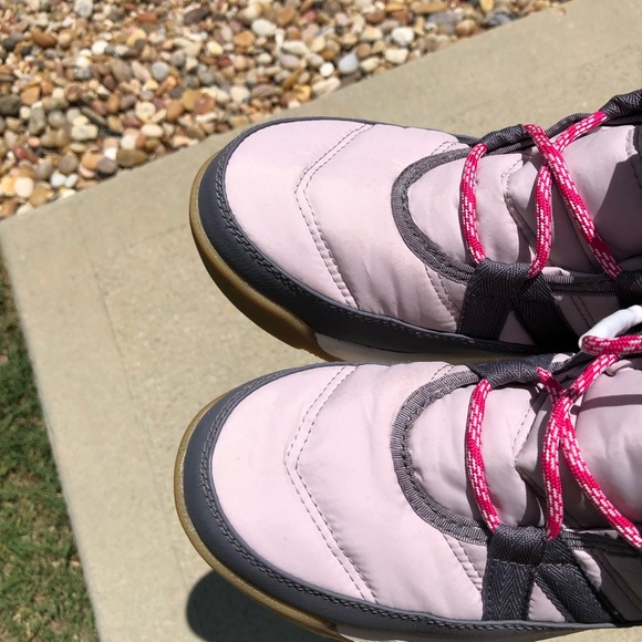 Sorel Youth Whitney Short Laced Boots. Size 5 - Picture 5 of 9